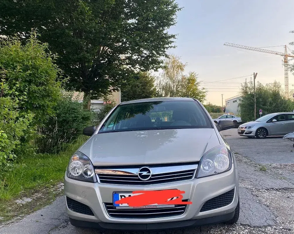 Gebraucht Opel Astra 90 PS (66 kW) 2009 Silber Limousine