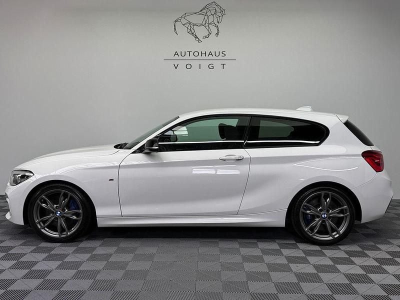 Weiß Gebraucht 2017 BMW M140 M Sport Limousine | 32.800 € (Fairer Preis) - Bild 1/4