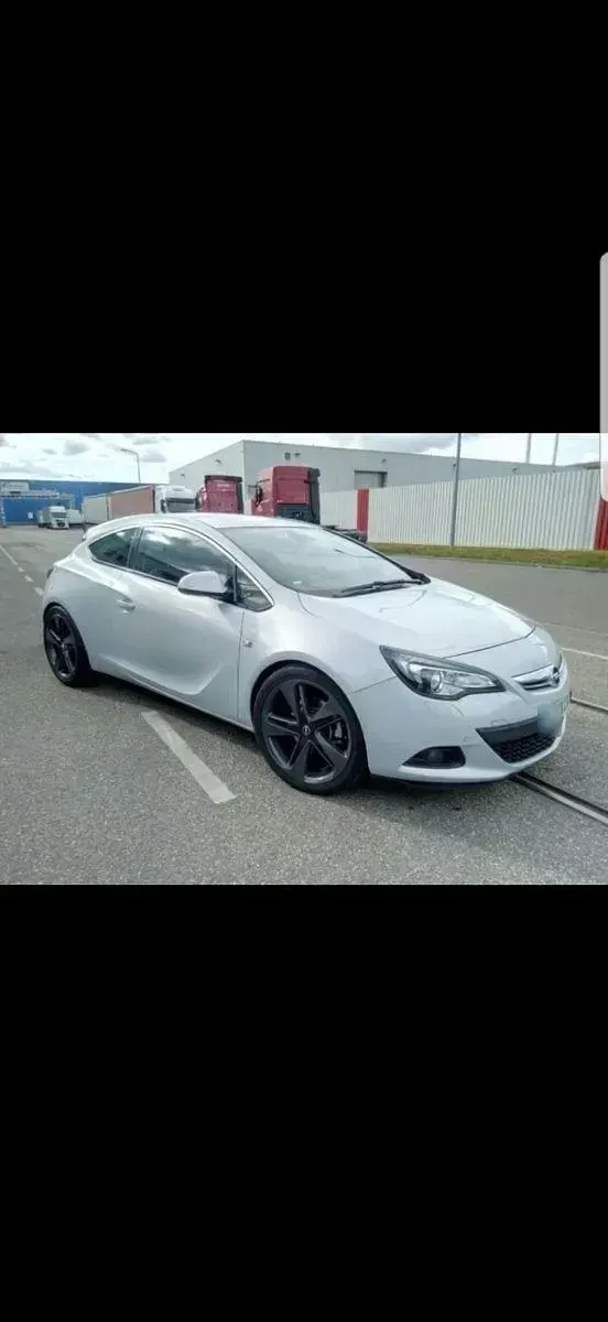 Gebraucht Opel Astra GTC Innovation 165 PS (121 kW) 2011 Weiß Limousine
