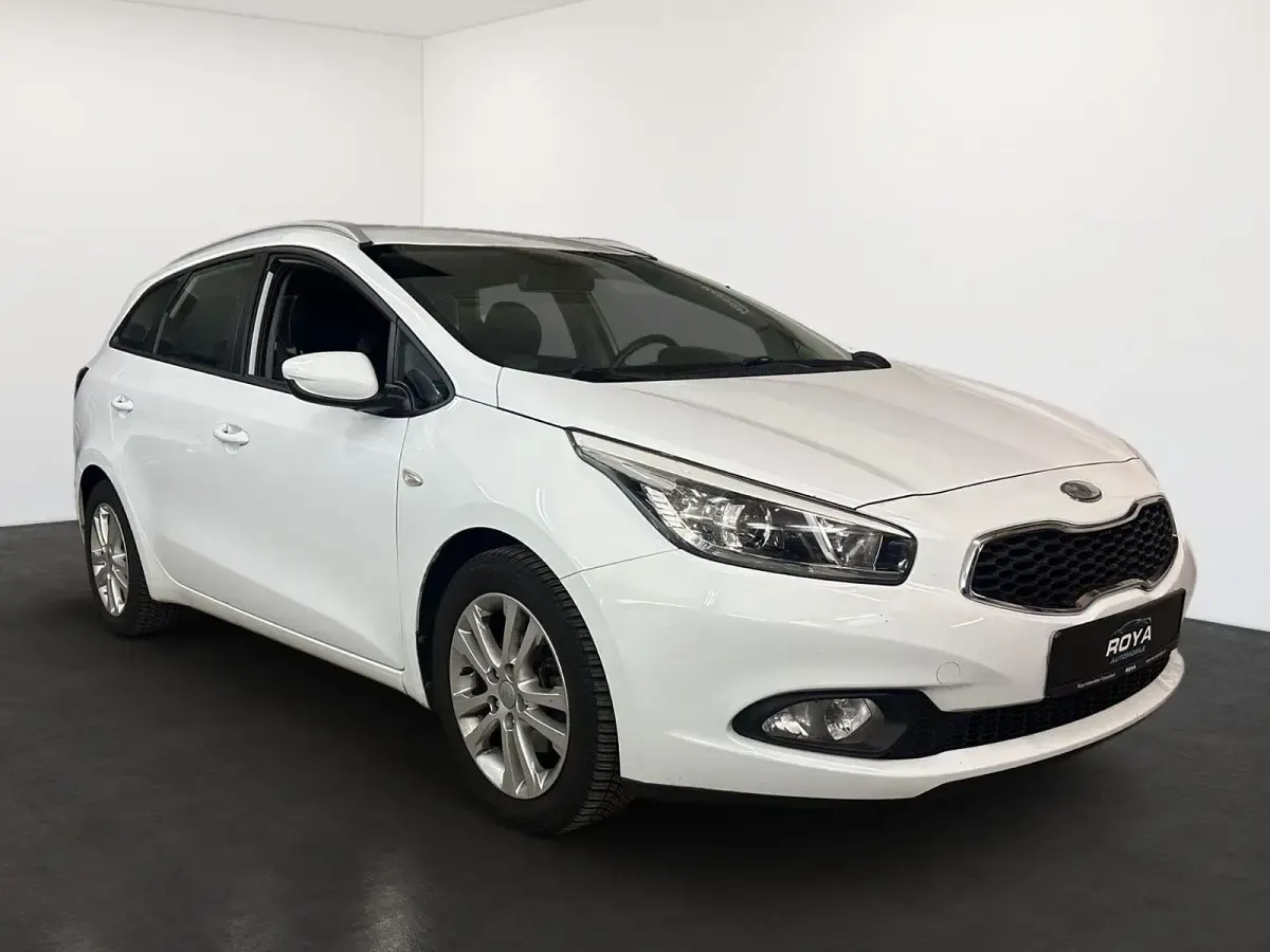 Używany Kia Ceed 99 KM (72 kW) 2013 Biały Hatchback