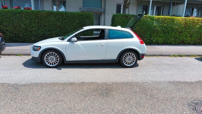 Weiß Gebraucht 2007 Volvo C30 Kleinwagen | 2.500 € (Guter Preis) - Bild 1/4