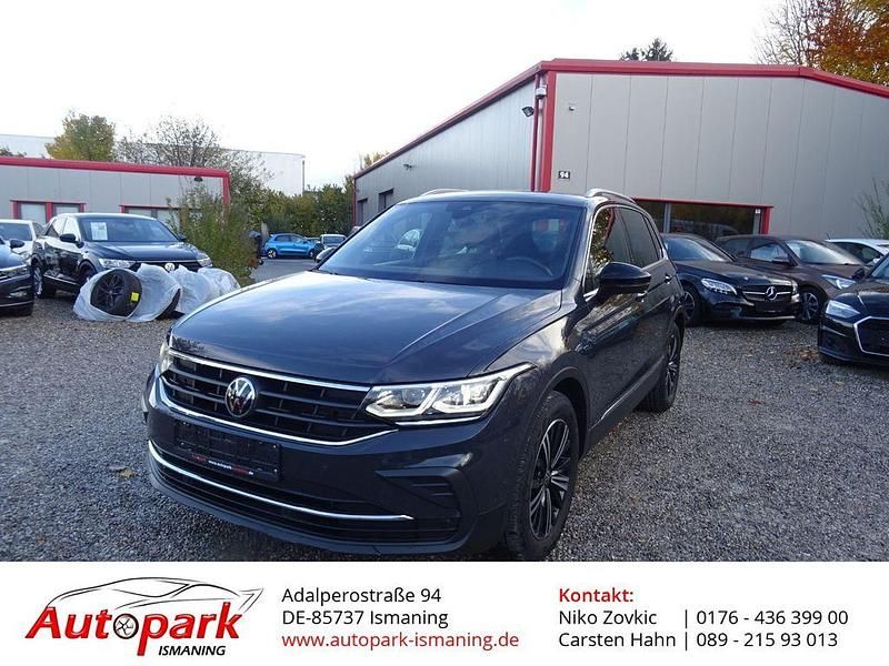 Grau Gebraucht 2023 VW Tiguan Move SUV | 26.999 € (Teuer) - Bild 1/4
