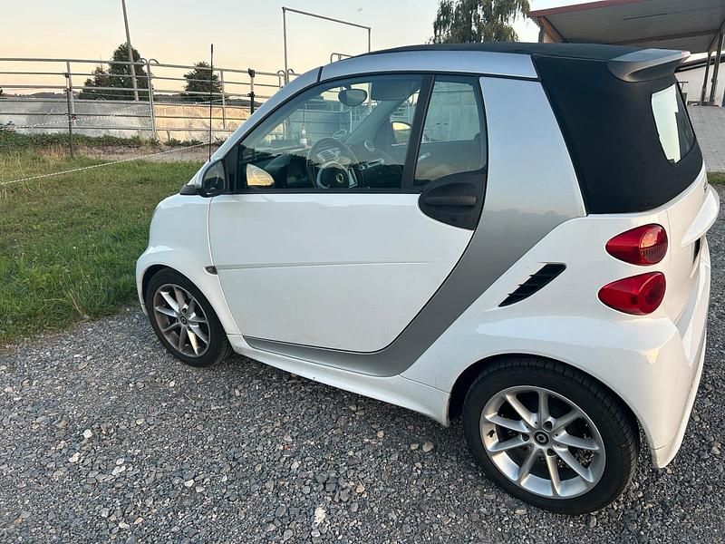 Weiß Gebraucht 2012 Smart ForTwo Cabrio Cabrio | 5.800 € (Guter Preis) - Bild 1/4