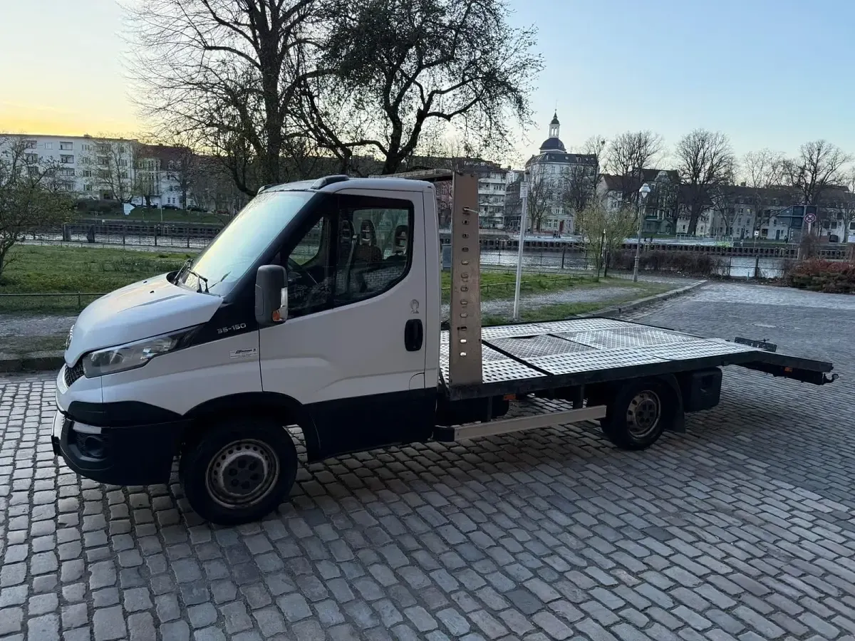 Second-hand Iveco Daily 145 CP (106 kW) 2015 Alb Berlinǎ