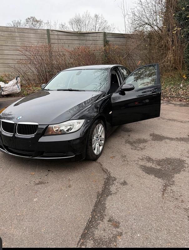 Gebraucht BMW 318 129 PS (94 kW) 2007 Schwarz Limousine