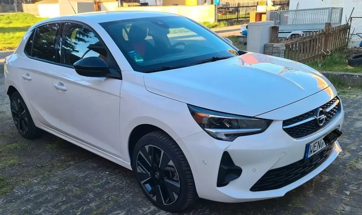 Gebraucht Opel Corsa-e 100 kW (136 PS) 2024 Weiß Kleinwagen
