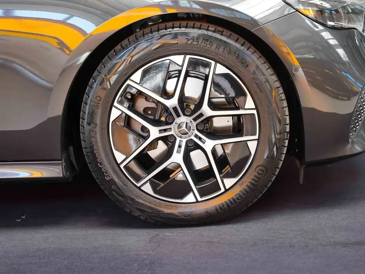 Second-hand Mercedes E220 Avantgarde 197 CP (144 kW) 2025 Gri Berlinǎ