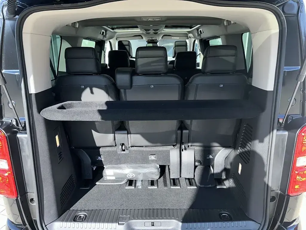 Neu Toyota Proace Verso Lounge 179 PS (131 kW) 2026 All terrain green metallic Kombi