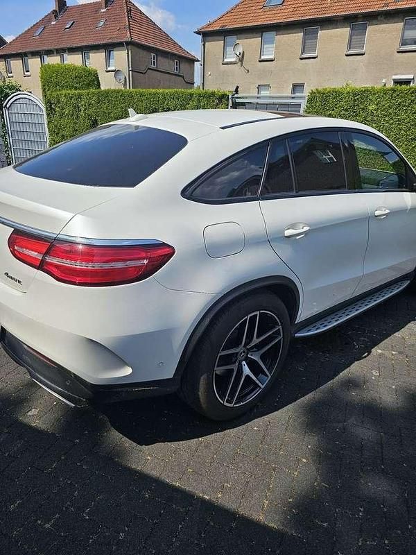 Weiß Gebraucht 2018 Mercedes GLE500 SUV | 52.000 € - Bild 1/4
