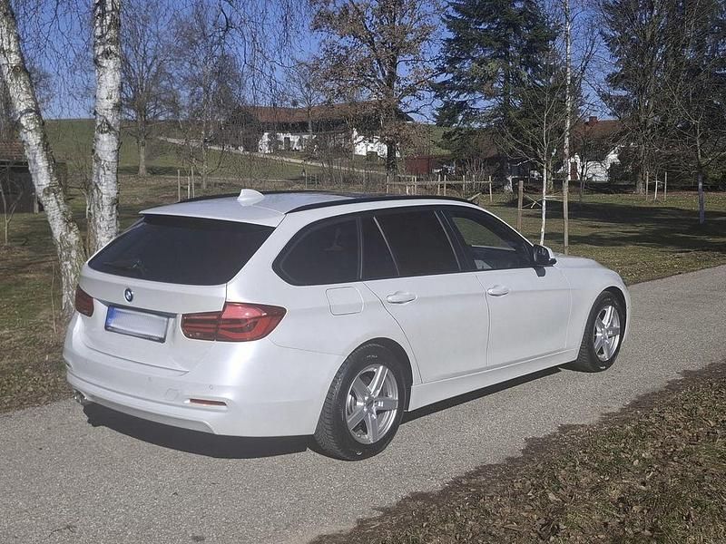 Gebraucht BMW 320 Advantage 190 PS (139 kW) 2016 Weiß Kombi