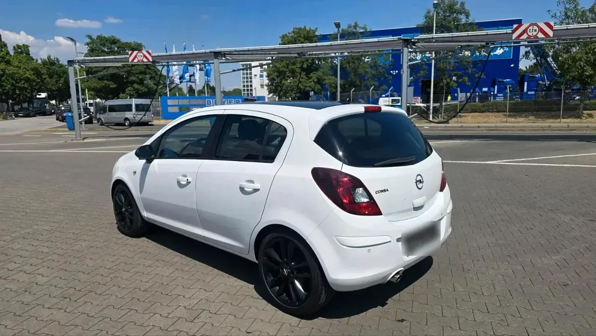 Gebraucht Opel Corsa Color Edition 101 PS (74 kW) 2014 Weiß Kleinwagen