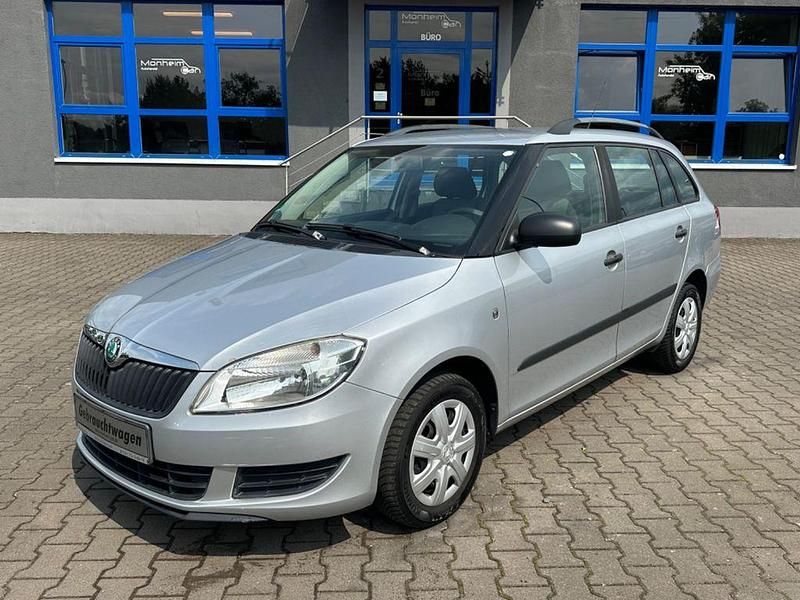 Silber Gebraucht 2011 Skoda Fabia Special Kombi | 2.950 € (Fairer Preis) - Bild 1/4