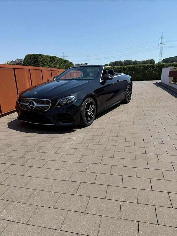 Schwarz Gebraucht 2017 Mercedes E200 AMG Cabrio | 32.500 € (Fairer Preis) - Bild 1/4