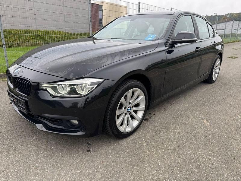 Schwarz Gebraucht 2016 BMW 318 Performance Limousine | 7.999 € (Fairer Preis) - Bild 1/4