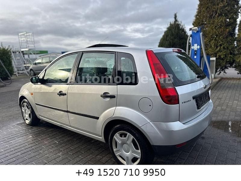 Gebraucht Ford Fiesta Ambiente 80 PS (58 kW) 2002 Silber Kleinwagen