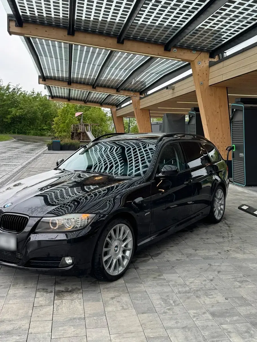 Gebraucht BMW 330 245 PS (180 kW) 2009 Schwarz Kombi
