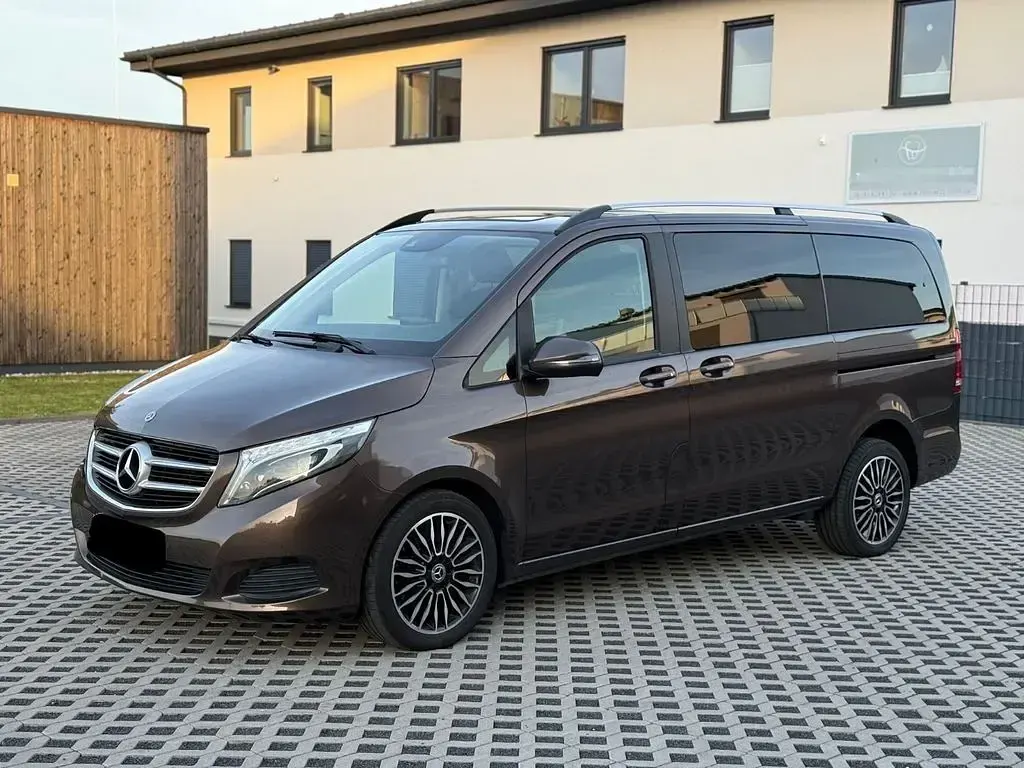 Gebraucht Mercedes V250 Sport 190 PS (139 kW) 2018 Braun Van / Kleinbus