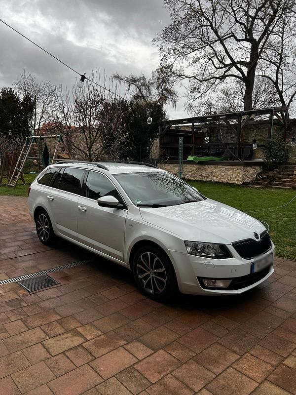 Gebraucht Skoda Octavia 150 PS (110 kW) 2016 Weiß Kleinwagen