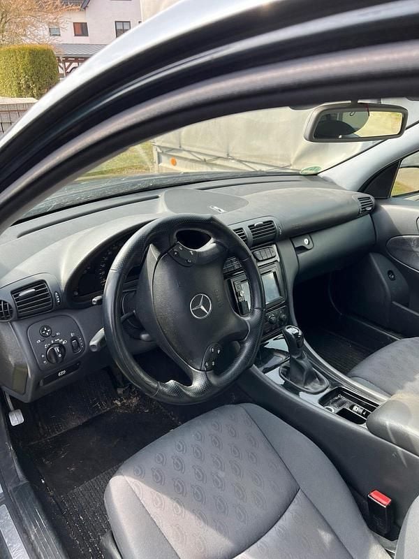 Gebraucht Mercedes C180 143 PS (105 kW) 2004 Blau Kombi