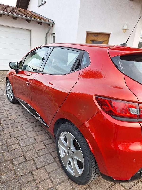Gebraucht Renault Clio IV Luxe 90 PS (66 kW) 2013 Rot Limousine
