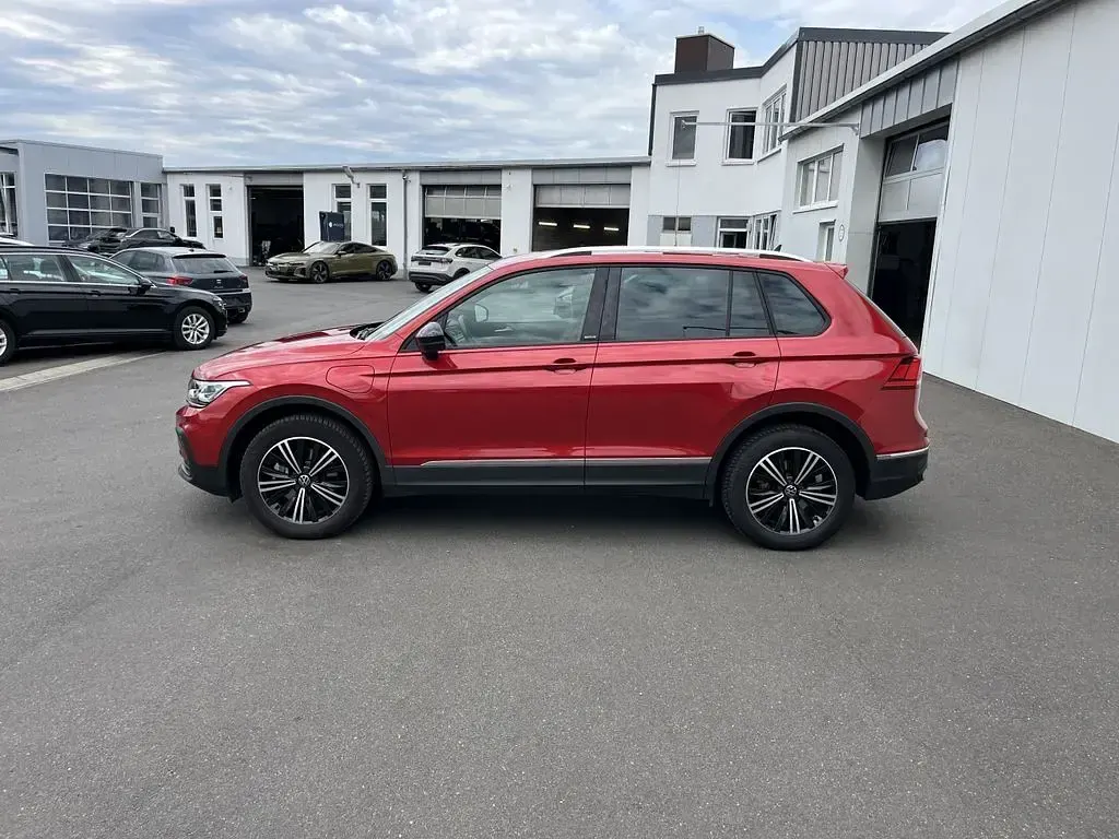 Gebraucht VW Tiguan Active 245 PS (180 kW) 2022 Rot SUV