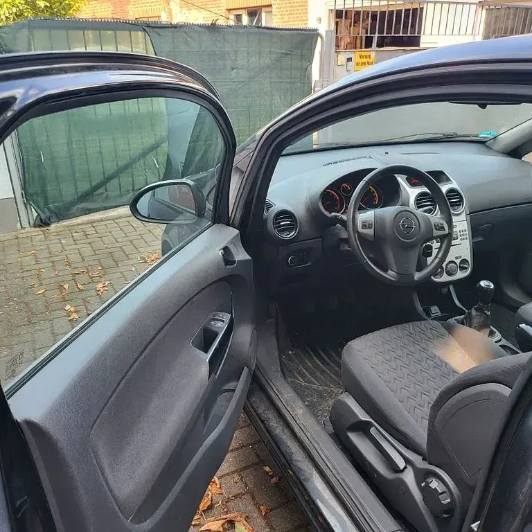 Gebraucht Opel Corsa Active 87 PS (63 kW) 2013 Schwarz Kleinwagen