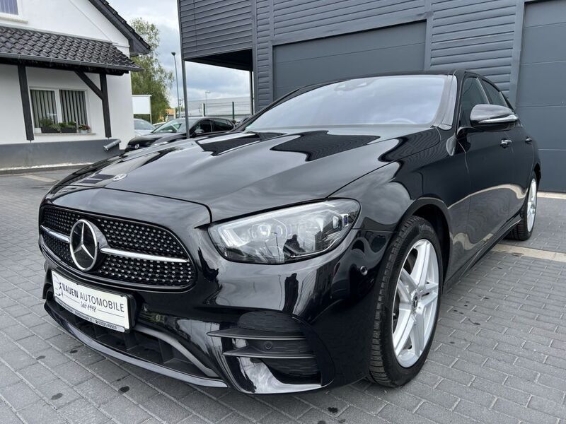 Schwarz (metallic) Gebraucht 2020 Mercedes E400 Limousine | 48.969 € - Bild 1/4