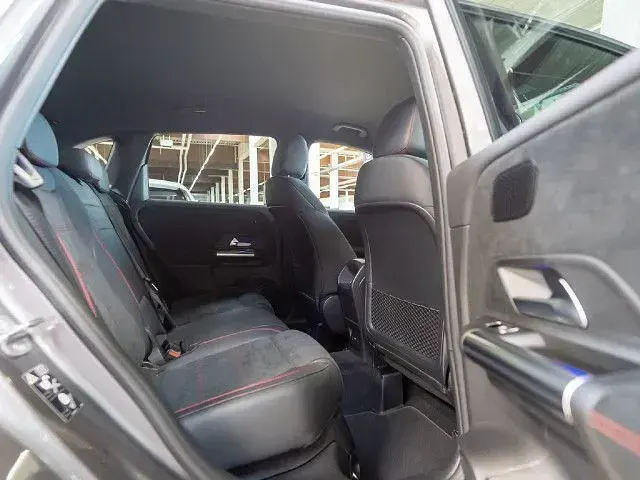 Gebraucht Mercedes B250 Advanced Plus 224 PS (164 kW) 2026 Grau / mountaingrau Van / Kleinbus
