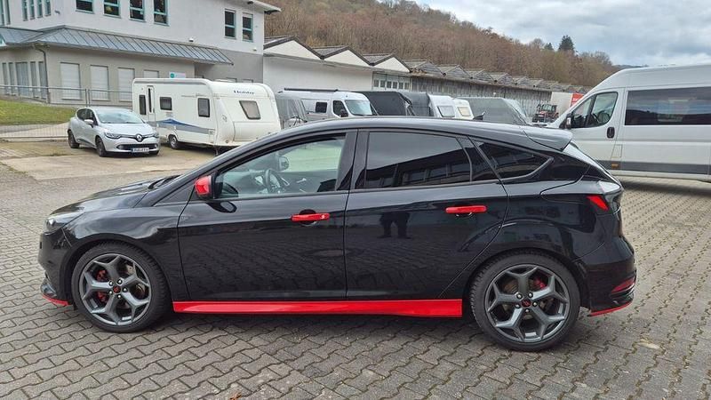 Gebraucht Ford Focus ST 250 PS (183 kW) 2015 Schwarz Limousine