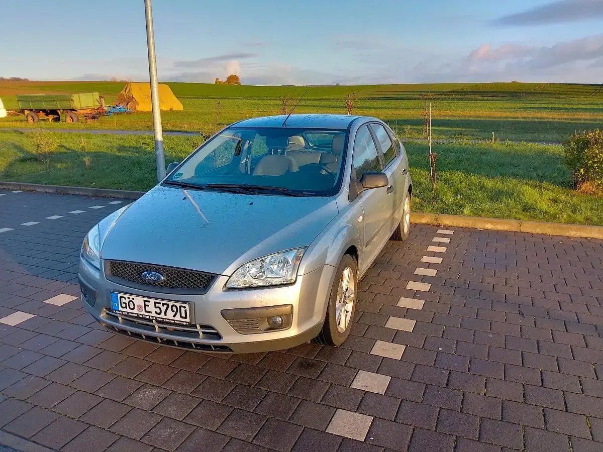 Gebraucht Ford Focus 106 PS (77 kW) 2005 Grau Limousine