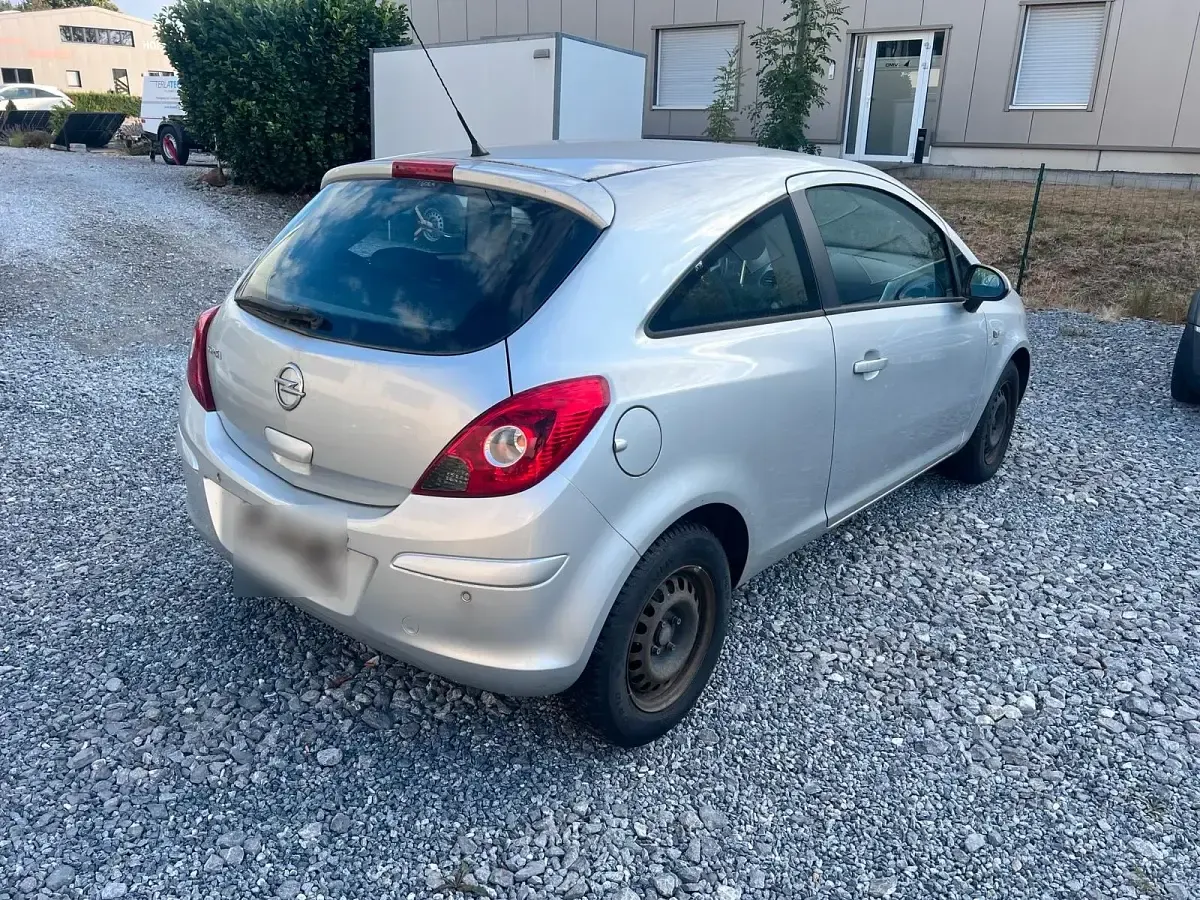 Gebraucht Opel Corsa Active 87 PS (63 kW) 2013 Silber Kleinwagen
