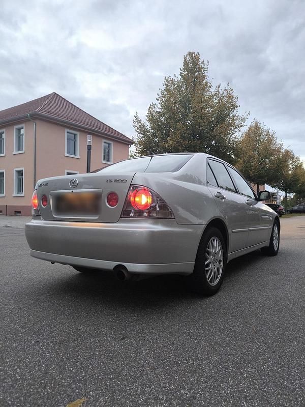 Gebraucht Lexus IS200 155 PS (114 kW) 2005 Silber Limousine