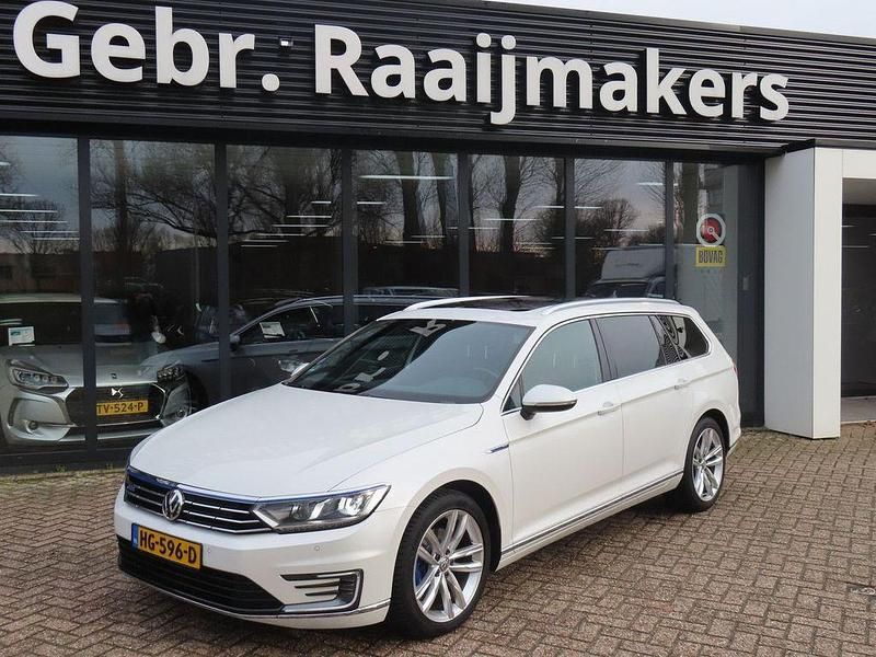 Gebraucht VW Passat Highline 218 PS (160 kW) 2015 Weiß Kombi