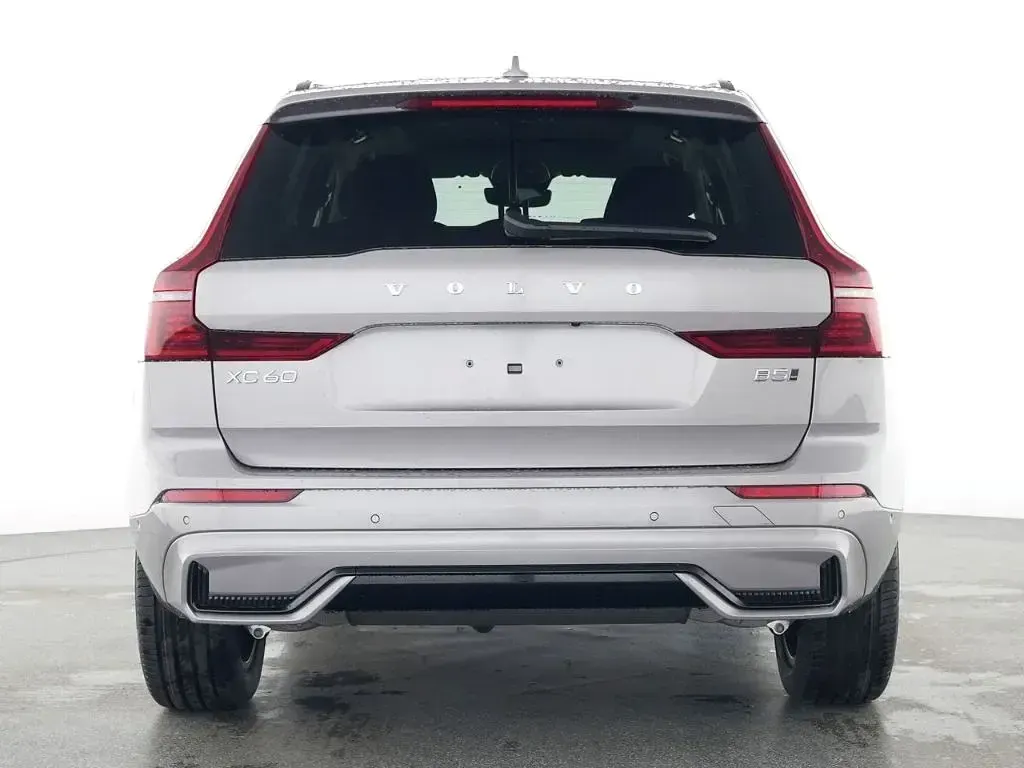 Gebraucht Volvo XC60 Plus 250 PS (183 kW) 2025 Silber SUV