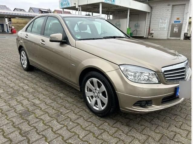 Braun Gebraucht 2009 Mercedes C180 Limousine | 8.500 € - Bild 1/4