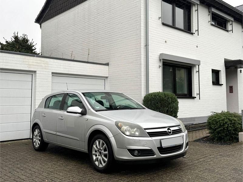 Gebraucht Opel Astra Cosmo 125 PS (91 kW) 2005 Silber Limousine