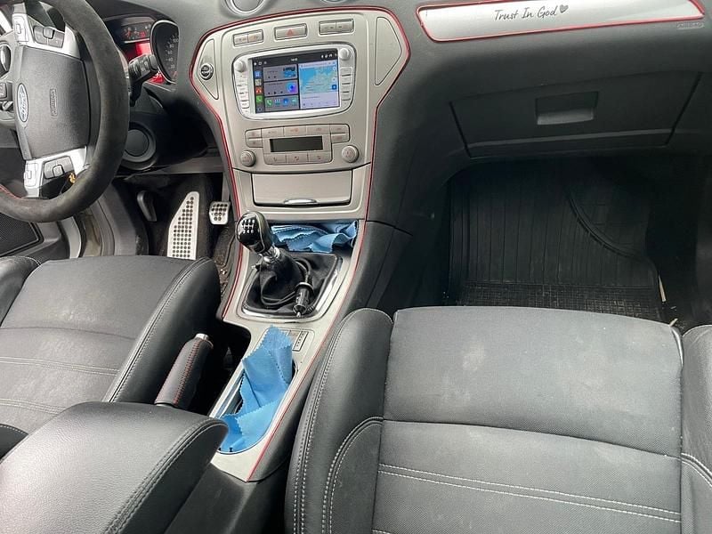 Gebraucht Ford Mondeo 140 PS (102 kW) 2010 Silber Kombi