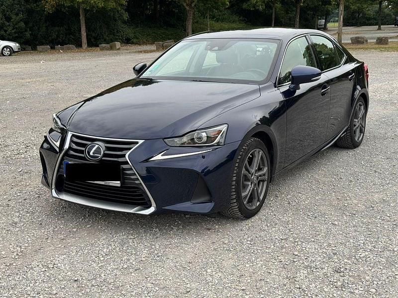 Blau Gebraucht 2017 Lexus IS300 Executive Line Limousine | 22.500 € - Bild 1/4