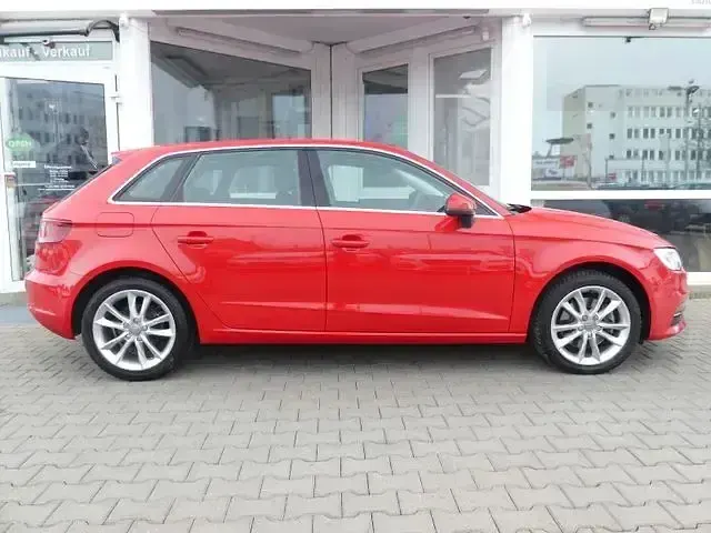 Używany Audi A3 Ambiente 180 KM (132 kW) 2013 Czerwony Sedan/Limuzyna