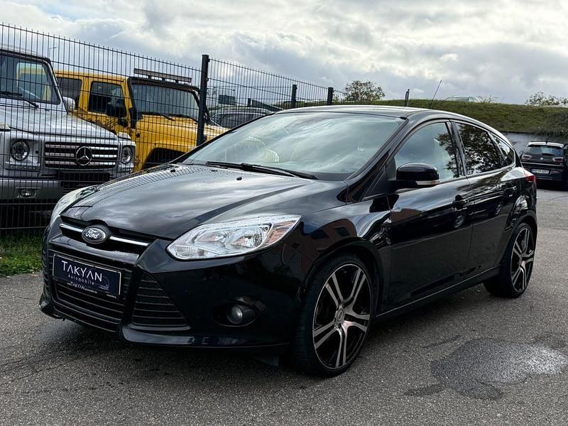 Gebraucht Ford Focus Trend 125 PS (91 kW) 2011 Schwarz Limousine