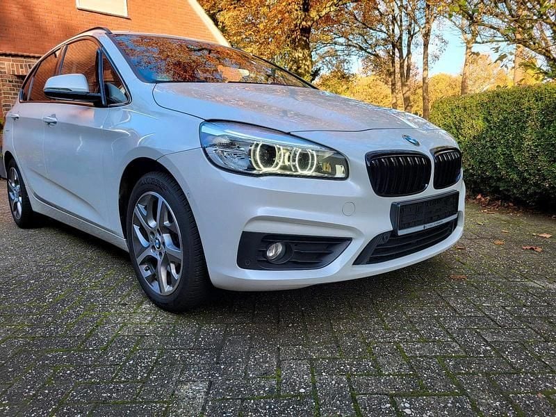 Weiß Gebraucht 2015 BMW 220 Limousine | 12.450 € (Guter Preis) - Bild 1/4
