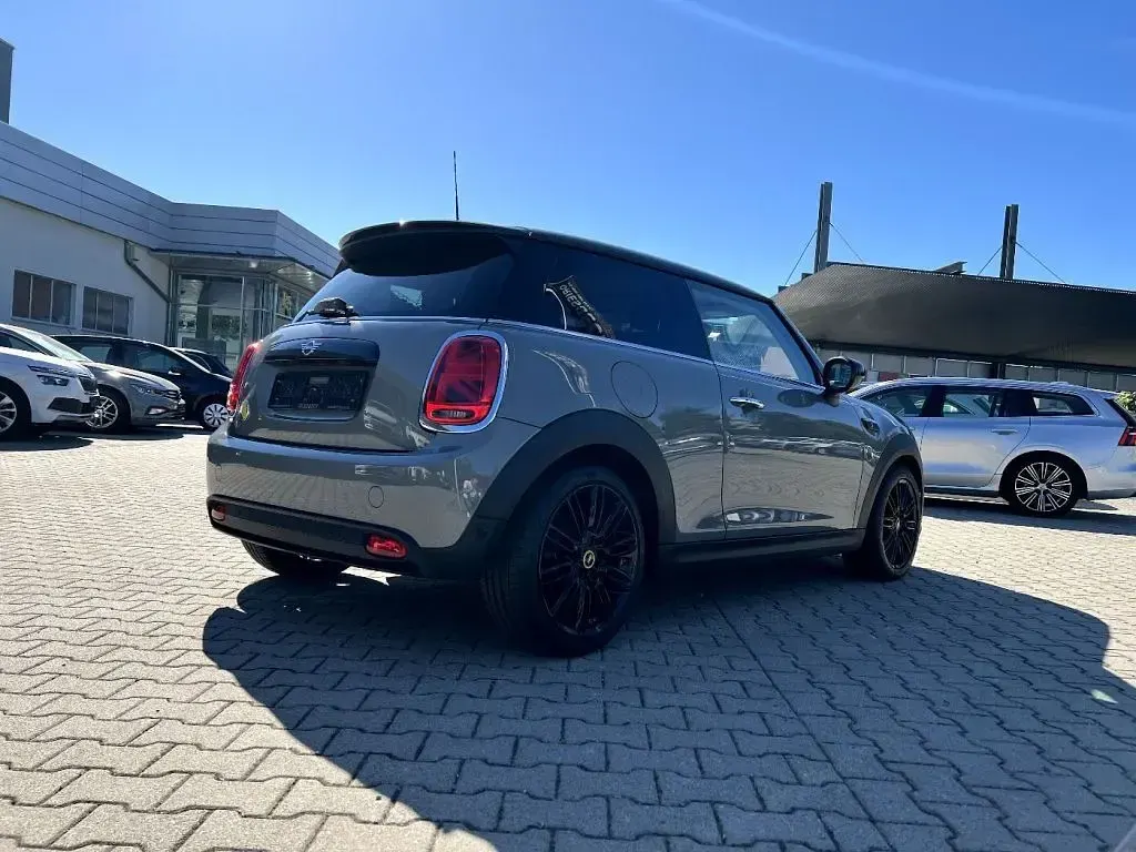 Gebraucht Mini Cooper 135 kW (184 PS) 2022 Moonwalk grey grau (metallic) Kleinwagen