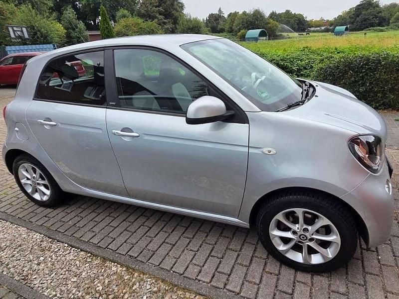Silber Gebraucht 2015 Smart ForFour Passion Limousine | 5.900 € (Guter Preis) - Bild 1/4