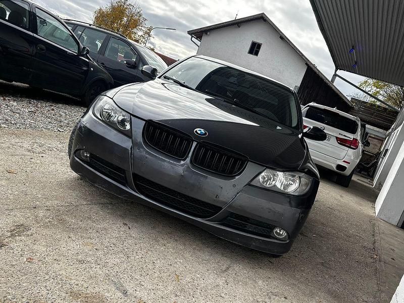 Gebraucht BMW 325 Sport Line 218 PS (160 kW) 2005 Grau Limousine