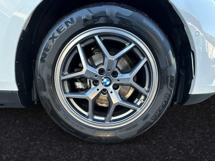 Gebraucht BMW 520 197 PS (144 kW) 2024 Alpinweiss Kombi