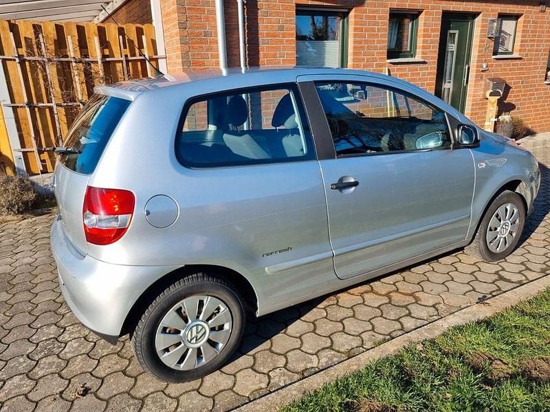 Usado VW Fox Refresh 54 HP (39 kW) 2010 Prateado Citadino