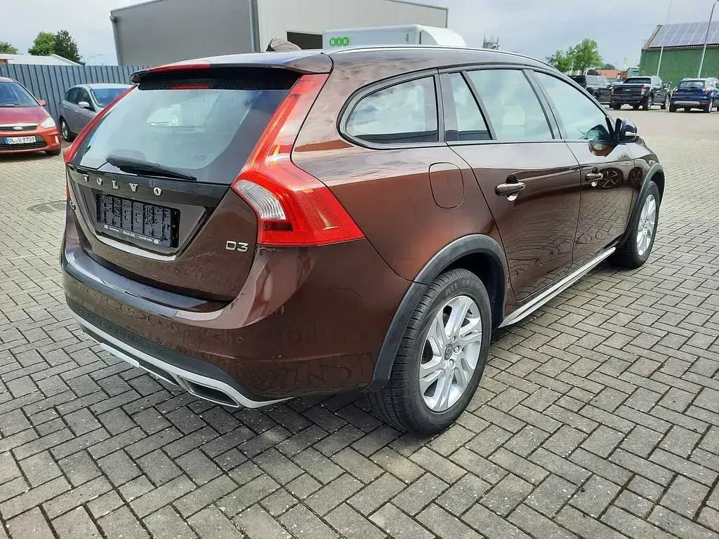 Gebraucht Volvo V60 CC 150 PS (110 kW) 2018 Braun Kombi