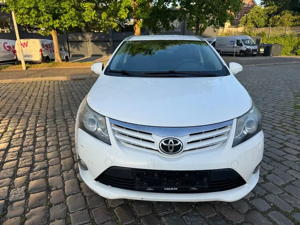 Gebraucht Toyota Avensis Basis 126 PS (92 kW) 2012 Weiß Kombi