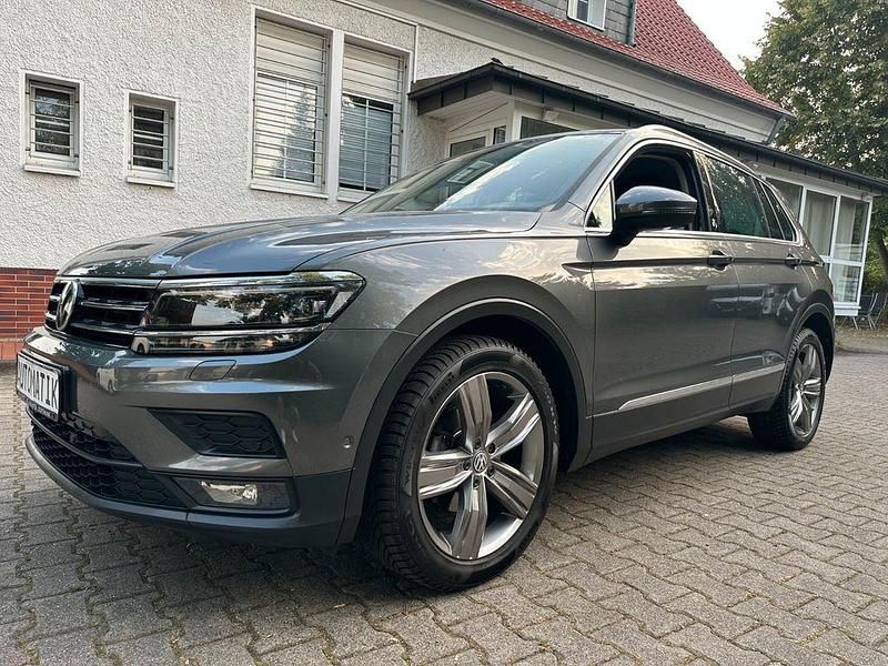 Indiumgrau Gebraucht 2018 VW Tiguan Sound SUV | 17.999 € (Fairer Preis) - Bild 1/4
