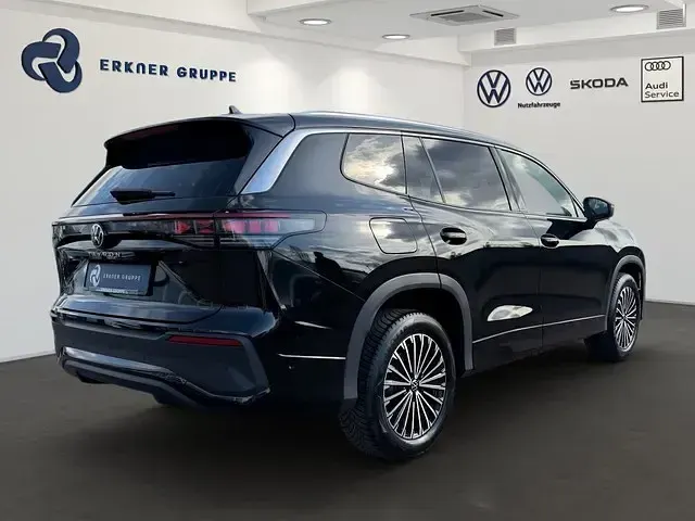 Neu VW Tayron Life 150 PS (110 kW) 2026 Grenadillschwarz metallic SUV